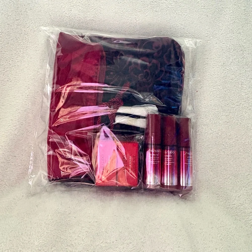 GUERLAIN Make up Bag with Shiseido Ultimune & Lipstick Collection - Picture 6 of 6